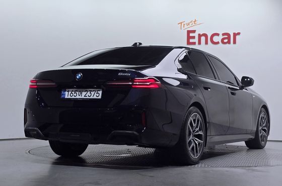 BMW 5-Series 520i M Sport — пробег 29 375 км — фото 2 из 5
