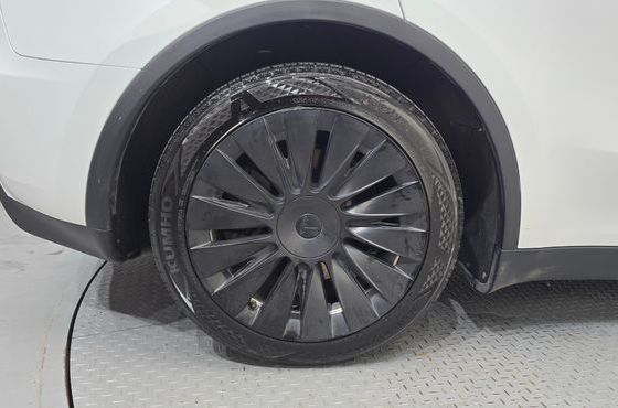 Tesla Model Y RWD — пробег 48 313 км — фото 5 из 5