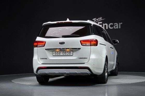 Kia Carnival 7-seater Limousine VIP — пробег 186 235 км — фото 4 из 5