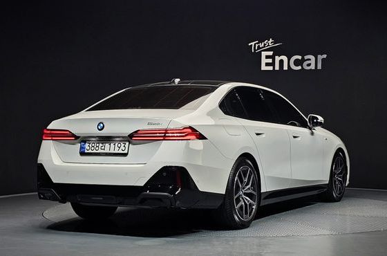 BMW 5-Series 520i M Sport — пробег 27 963 км — фото 2 из 5