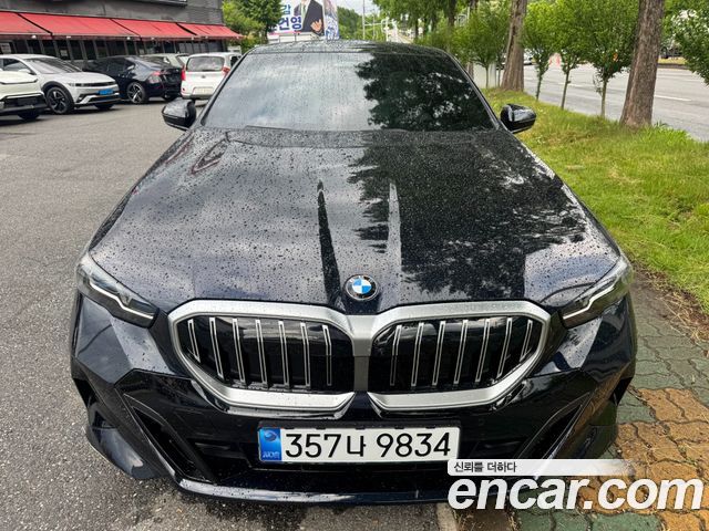 BMW 5-Series 520i M Sport — пробег 2 357 км — фото 2 из 5