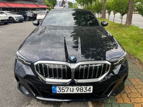 BMW 5-Series 520i M Sport — пробег 2 357 км — фото 2 из 5