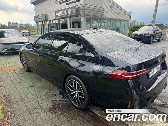 BMW 5-Series 520i M Sport — пробег 2 357 км — фото 3 из 5