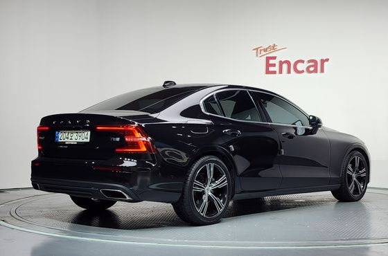 Volvo S60 T5 Inscroption — пробег 9 333 км — фото 2 из 5