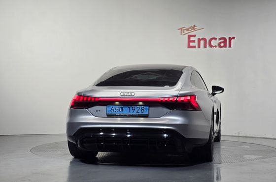 Audi e-tron GT GT quattro Premium — пробег 121 131 км — фото 4 из 5