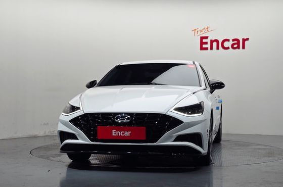 Hyundai Sonata 2.0 Premium Plus — пробег 20 572 км — фото 3 из 5