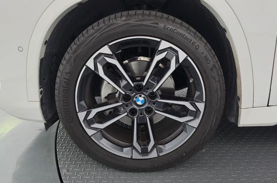 BMW X1 xDrive 20i M Sport — пробег 5 996 км — фото 5 из 5