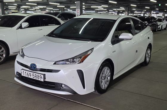 Toyota Prius 1.8 — пробег 64 200 км — фото 1 из 5