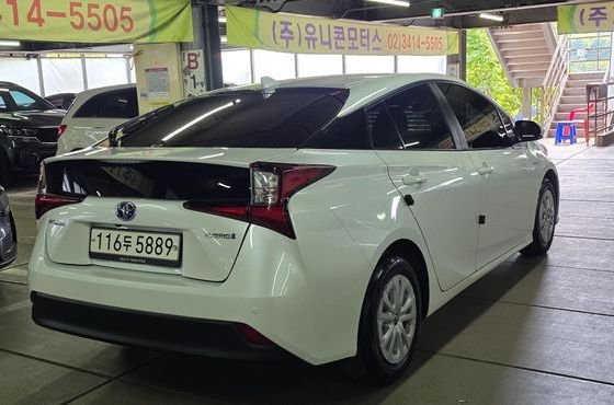 Toyota Prius 1.8 — пробег 64 200 км — фото 4 из 5