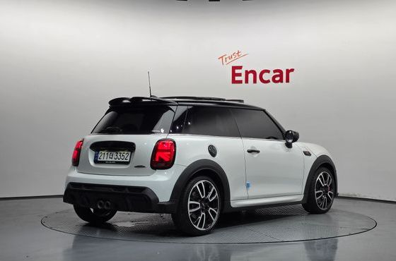 Mini Cooper JCW Launch Pack Third Generation — пробег 33 764 км — фото 2 из 5