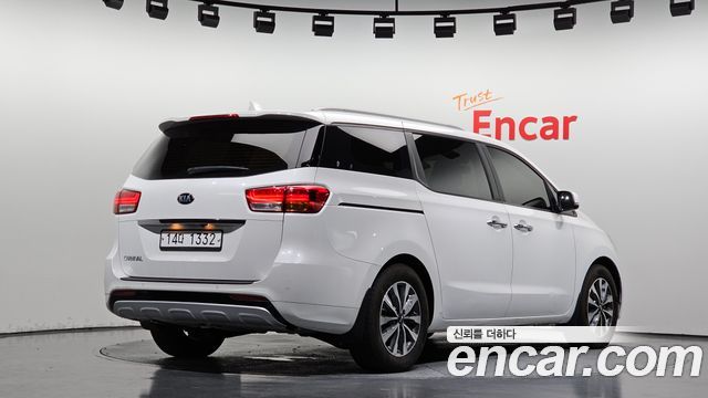 Kia Carnival из Кореи Encar