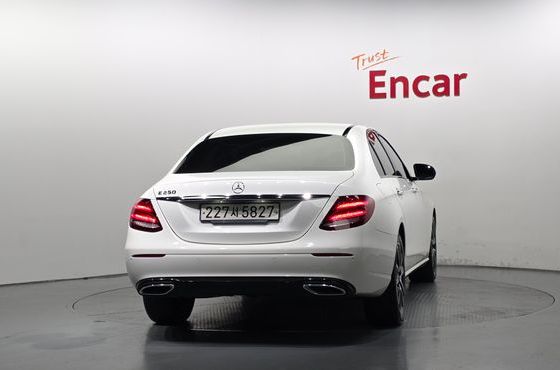 Mercedes-Benz E-Class E250 Avantgarde — пробег 60 613 км — фото 4 из 5