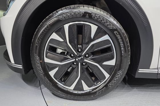 Kia EV6 Long Range Light — пробег 9 846 км — фото 5 из 5