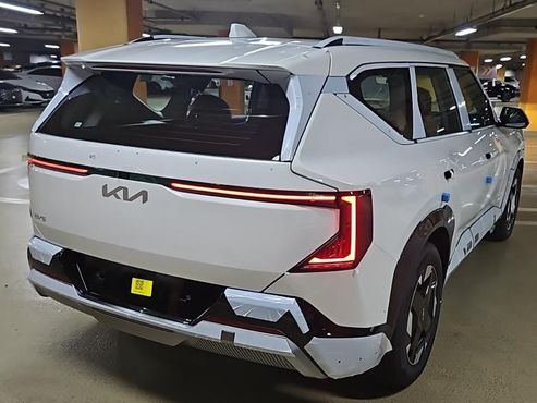 Kia EV5 Long Range 2WD Earth — пробег 6 км — фото 2 из 5