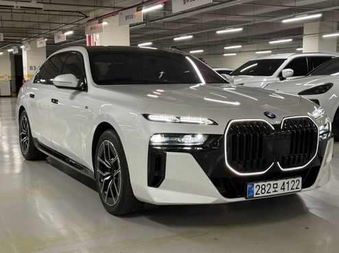 BMW 7-Series 740i xDrive M Sport — пробег 7 000 км — фото 3 из 5