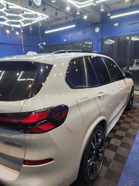 BMW X5 M60i — пробег 32 500 км — фото 3 из 5