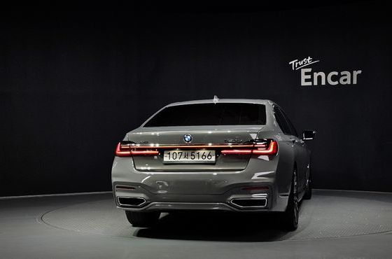 BMW 7-Series 740Li xDrive M Sport Package — пробег 241 096 км — фото 4 из 5