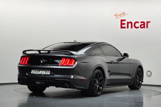 Ford Mustang Coupe — пробег 53 817 км — фото 2 из 5