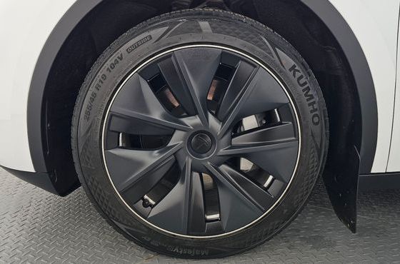 Tesla Model Y RWD — пробег 40 463 км — фото 5 из 5