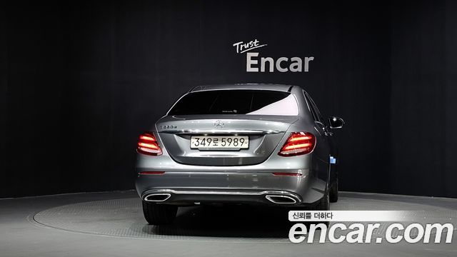 Mercedes-Benz E-Class E220d Avantgarde — пробег 45 678 км — фото 4 из 5