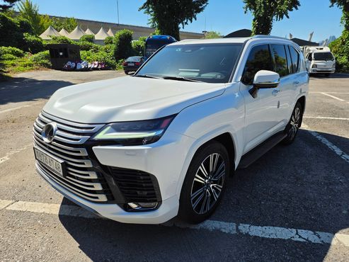 Lexus LX 700h Luxury — пробег 5 518 км — фото 1 из 5