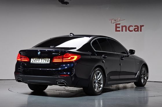 BMW 5-Series 520i M Sport — пробег 88 448 км — фото 2 из 5