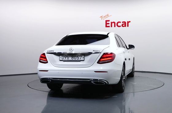 Mercedes-Benz E-Class E220d 4MATIC Avantgarde — пробег 107 536 км — фото 4 из 5
