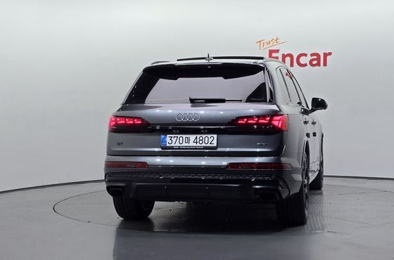 Audi Q7 55 TFSI Quattro Premium — пробег 9 427 км — фото 4 из 5