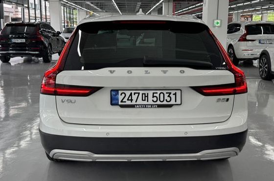 Volvo V90 B5 Ultra AWD — пробег 10 769 км — фото 4 из 5
