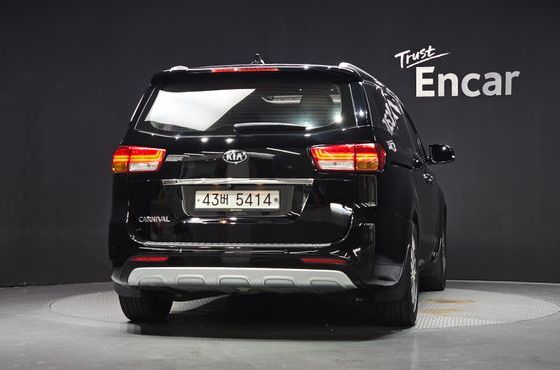 Kia Carnival 9-seater Noblesse — пробег 115 500 км — фото 4 из 5