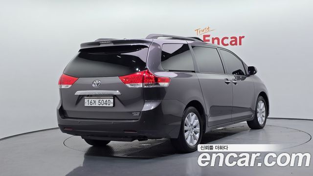 Toyota Sienna 3.5 AWD — пробег 76 403 км — фото 2 из 5