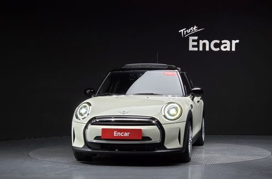 Mini Cooper 5-Door Classic Plus 3rd — пробег 18 061 км — фото 3 из 5