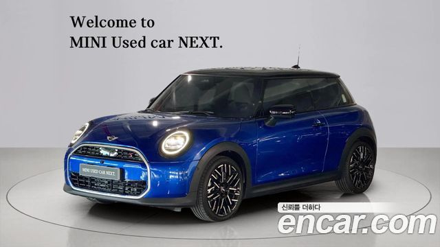 Mini Cooper Favoured — пробег 4 124 км — фото 1 из 5