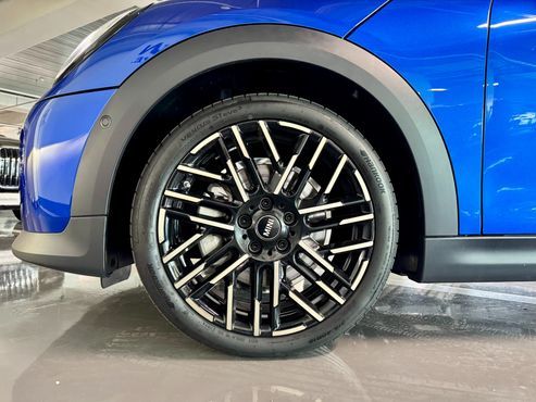 Mini Cooper Favoured — пробег 4 124 км — фото 5 из 5
