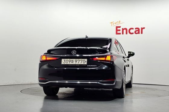 Lexus ES Luxury Plus — пробег 70 308 км — фото 4 из 5