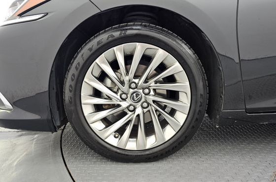 Lexus ES Luxury Plus — пробег 70 308 км — фото 5 из 5