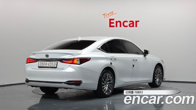 Lexus ES Luxury Plus — пробег 60 322 км — фото 2 из 5