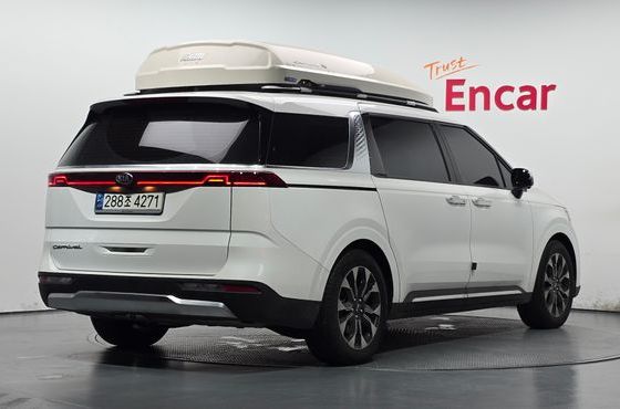 Kia Carnival 9-Seater Signature — пробег 71 169 км — фото 2 из 5