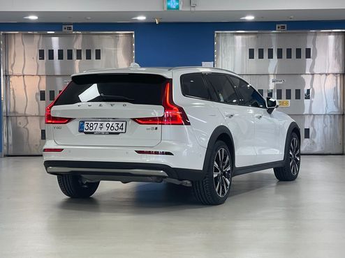 Volvo V60 B5 Ultra AWD — пробег 7 156 км — фото 2 из 5