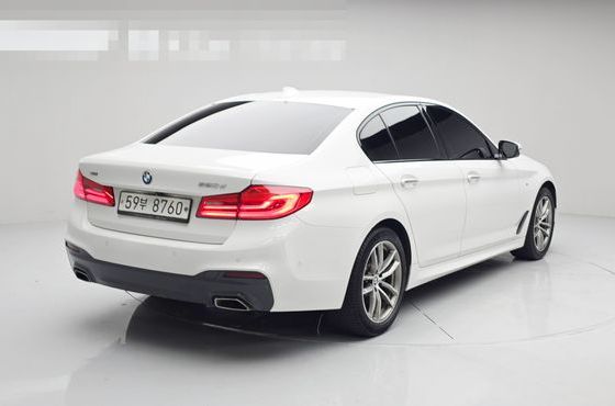 BMW 5-Series 520d xDrive M Sport Package Plus — пробег 73 793 км — фото 2 из 5