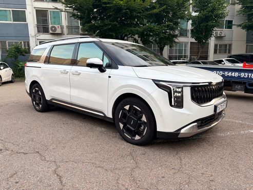 Kia Carnival HEV 9seater Signature — пробег 3 700 км — фото 3 из 5