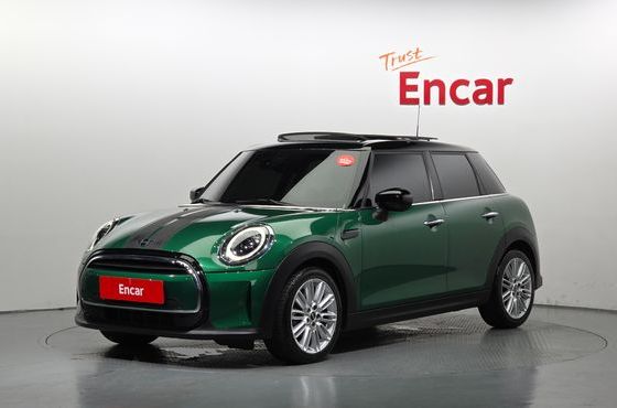 Mini Cooper 5Door Classic Plus Launch Pack Third Generation — пробег 43 274 км — фото 1 из 5