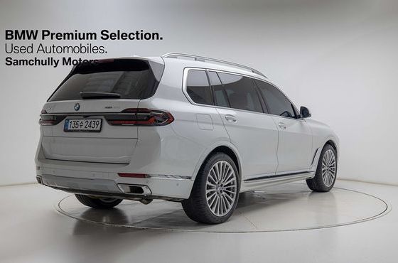 BMW X7 xDrive 40i Design Pure Excellence 7-Seater — пробег 4 550 км — фото 2 из 5