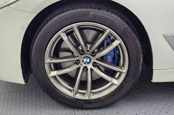 BMW 5-Series 530i xDrive M Sport Package Plus — пробег 117 548 км — фото 5 из 5