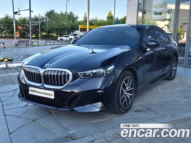 BMW 5-Series 520i M Sport — пробег 24 130 км — фото 1 из 5