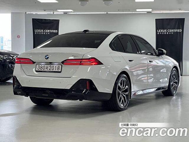 BMW 5-Series 520i M Sport — пробег 4 273 км — фото 2 из 5