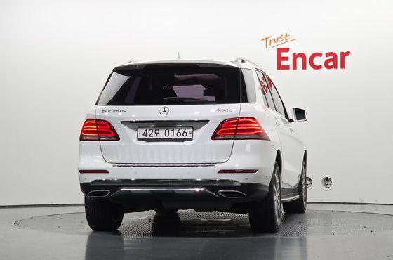 Mercedes-Benz GLE-Class GLE250 d 4MATIC — пробег 76 608 км — фото 4 из 5