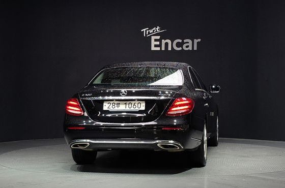 Mercedes-Benz E-Class E300 4MATIC Exclusive — пробег 88 814 км — фото 4 из 5