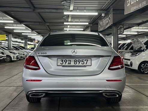 Mercedes-Benz E-Class E300 Exclusive — пробег 12 500 км — фото 4 из 5