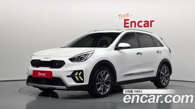 Kia Niro 1.6 HEV Signature — пробег 68 194 км — фото 1 из 5